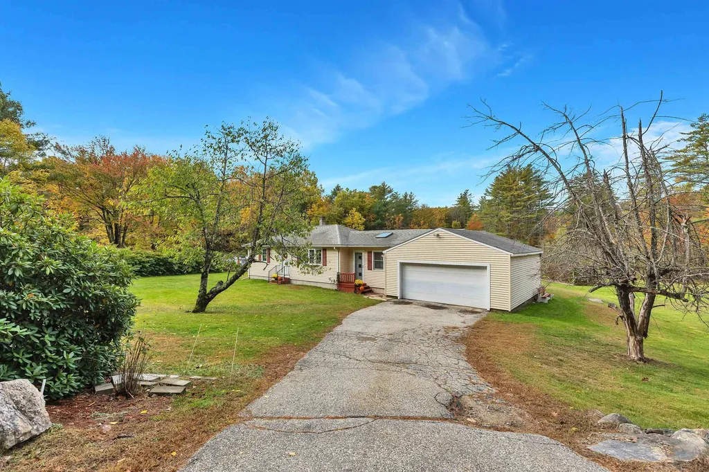 205 Montelona Road Goffstown NH 03045