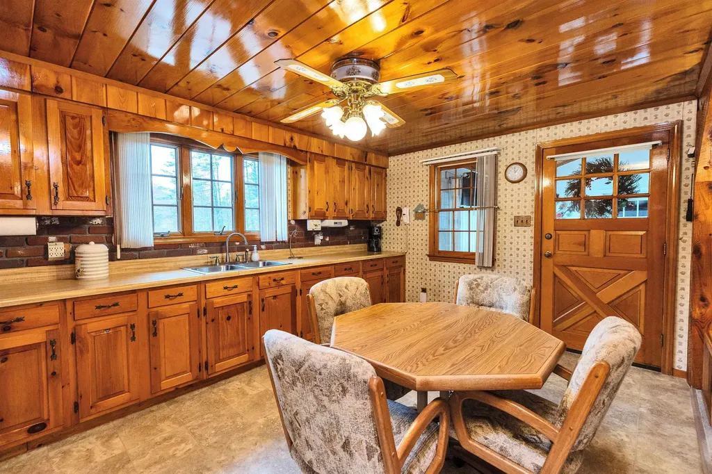 205 Montelona Road Goffstown NH 03045