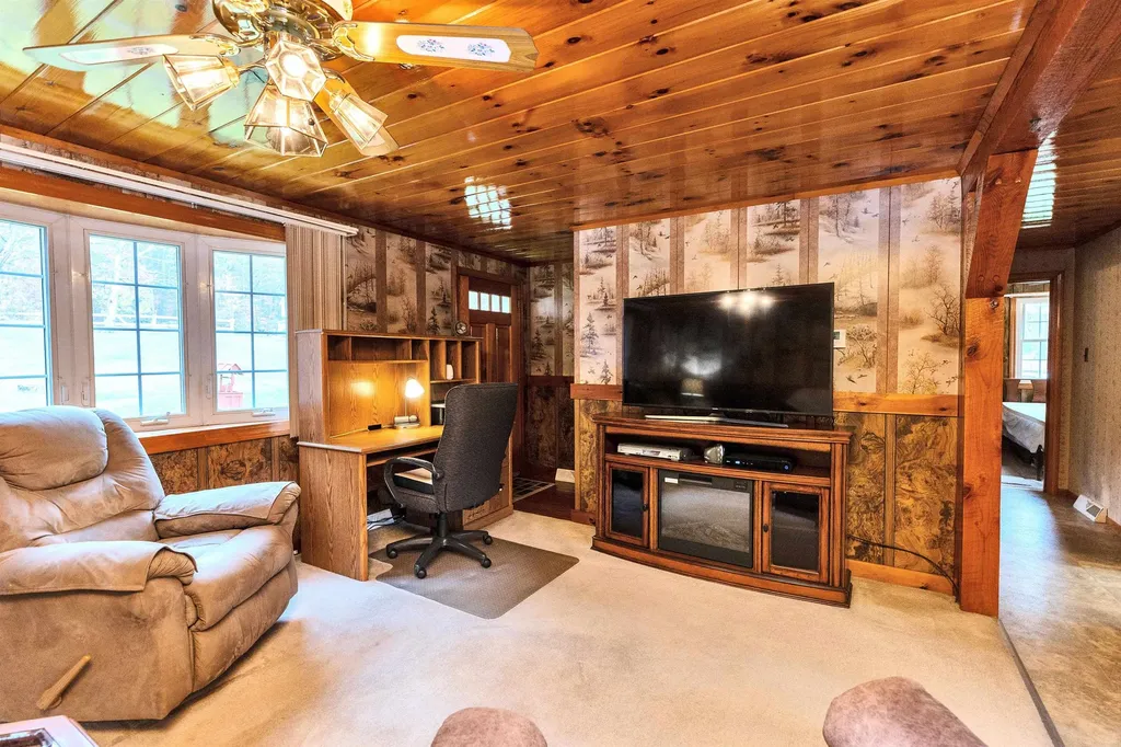 205 Montelona Road Goffstown NH 03045