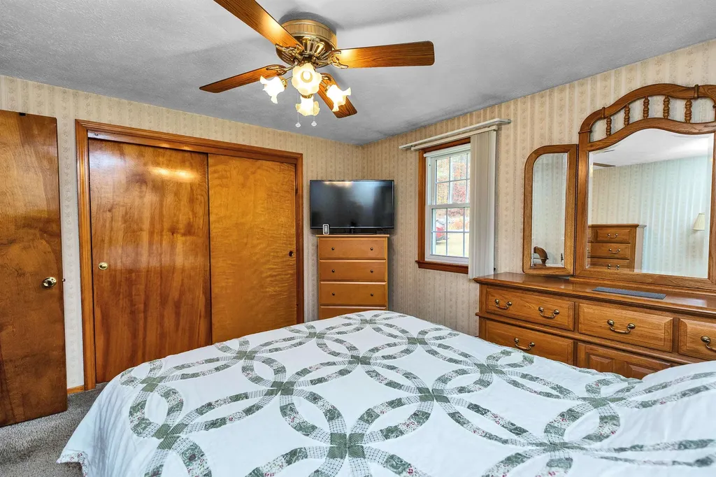 205 Montelona Road Goffstown NH 03045