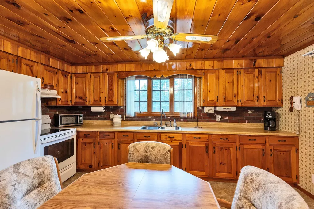 205 Montelona Road Goffstown NH 03045