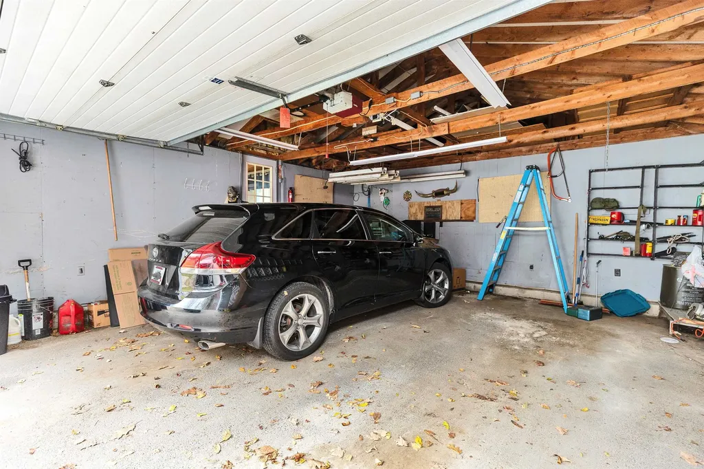 205 Montelona Road Goffstown NH 03045