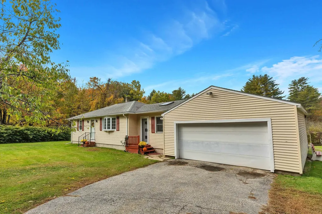 205 Montelona Road Goffstown NH 03045