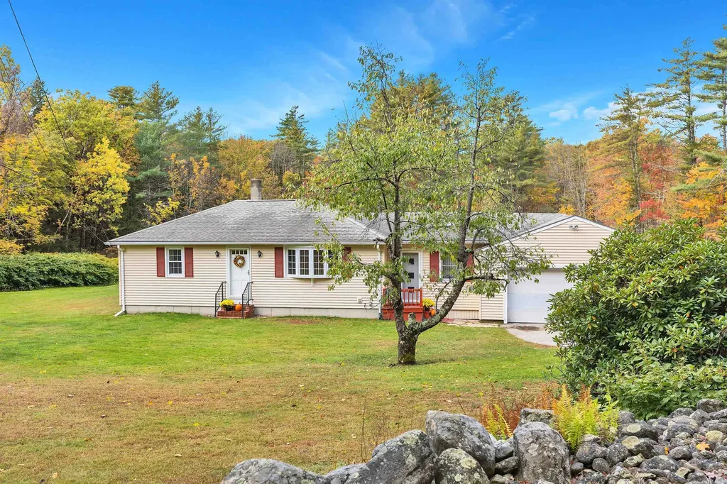 205 Montelona Road Goffstown NH 03045