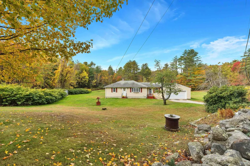 205 Montelona Road Goffstown NH 03045