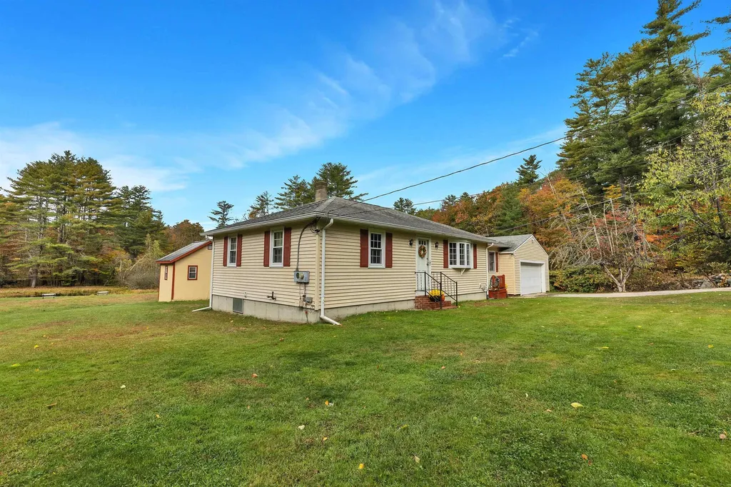 205 Montelona Road Goffstown NH 03045