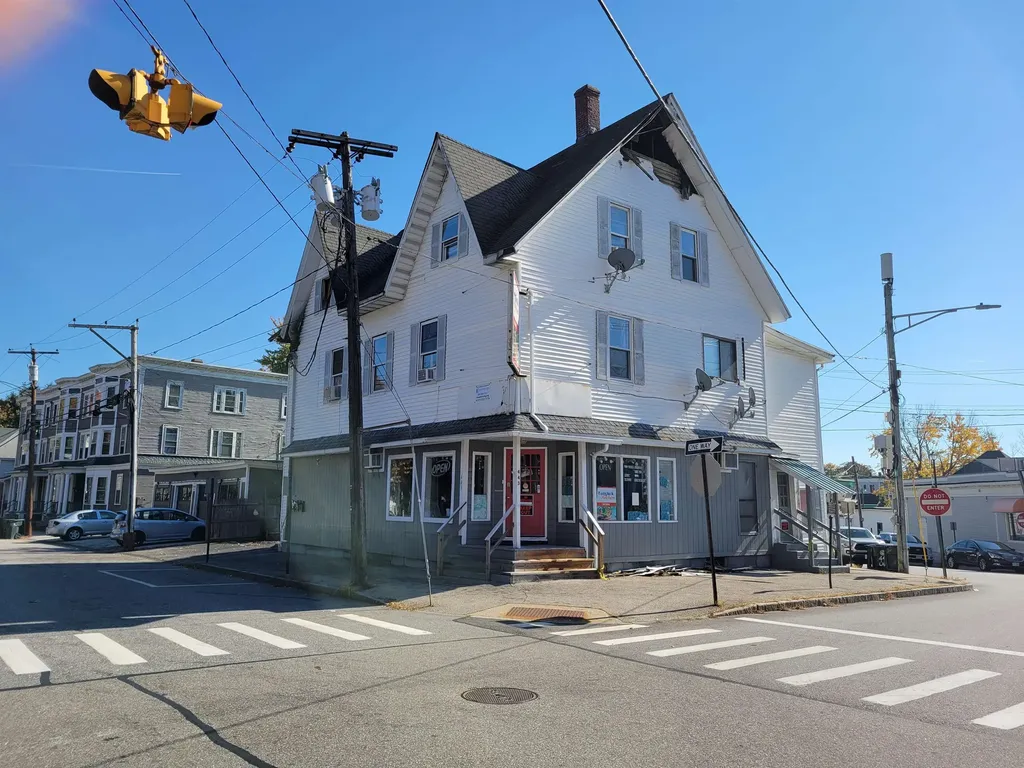 443 Lake Avenue Manchester NH 03103