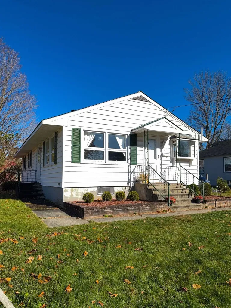37 Dundee Street St. Johnsbury VT 05819