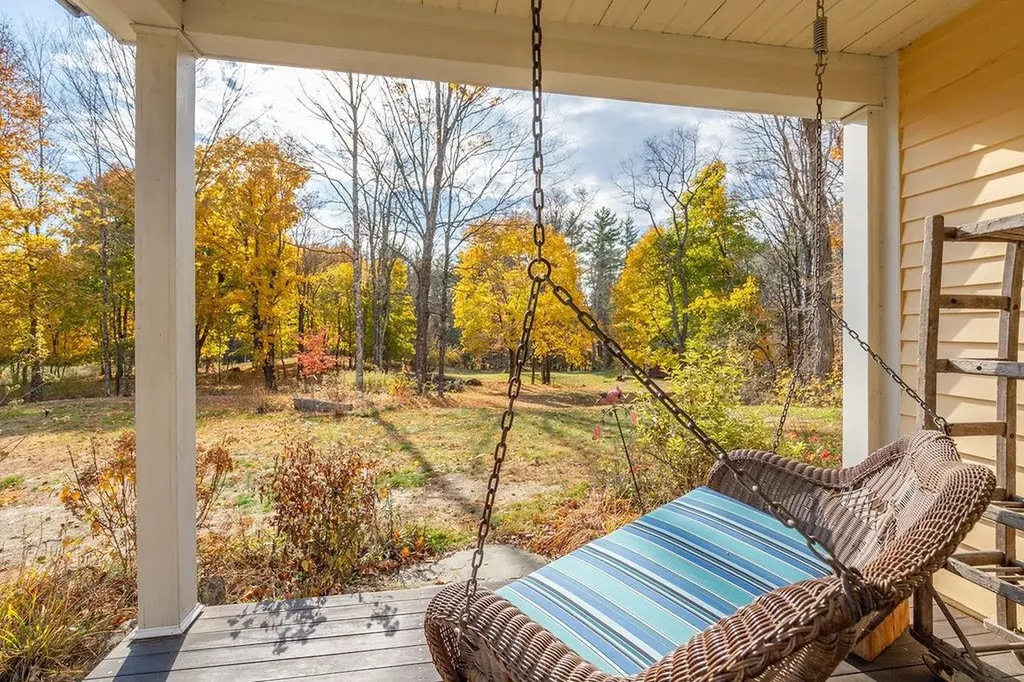 18 Middle Road Deerfield NH 03037