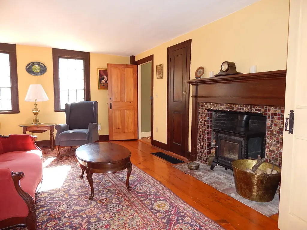 18 Middle Road Deerfield NH 03037