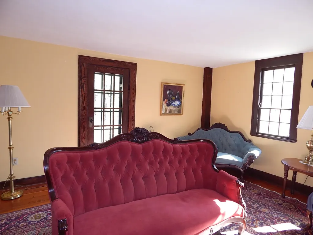 18 Middle Road Deerfield NH 03037