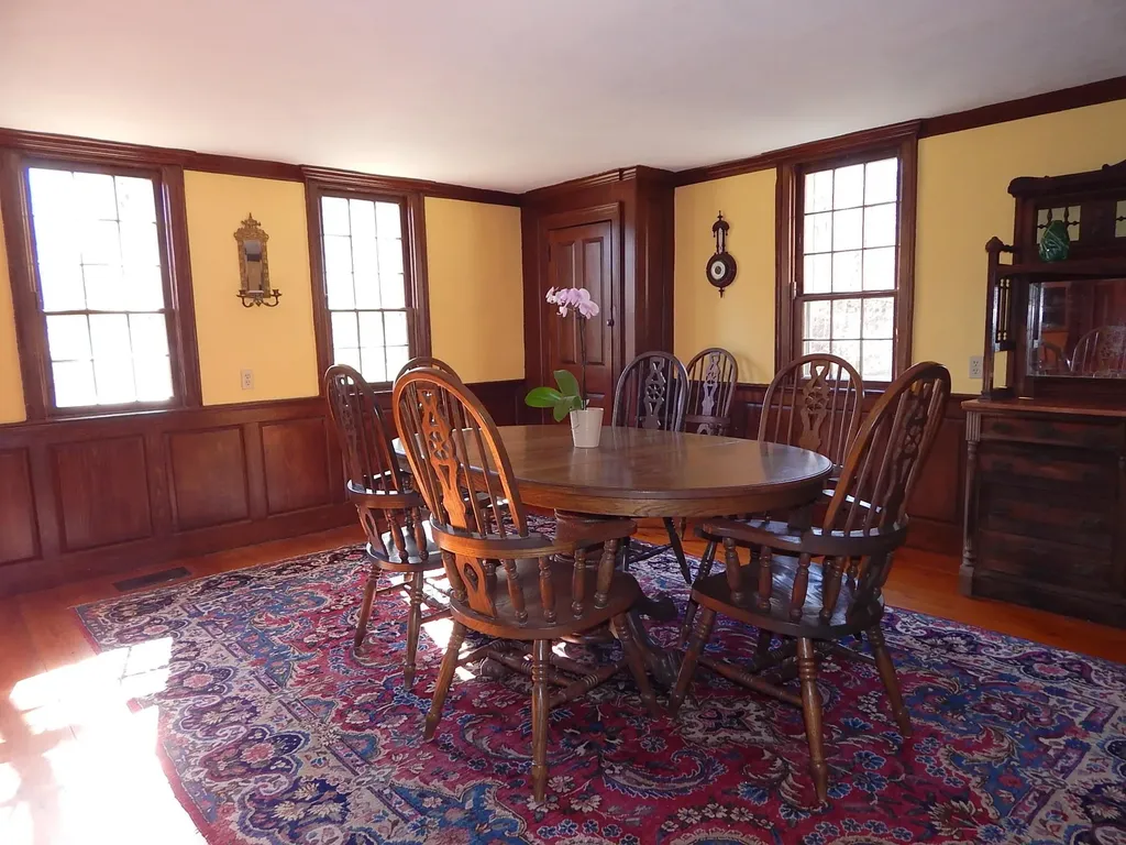 18 Middle Road Deerfield NH 03037