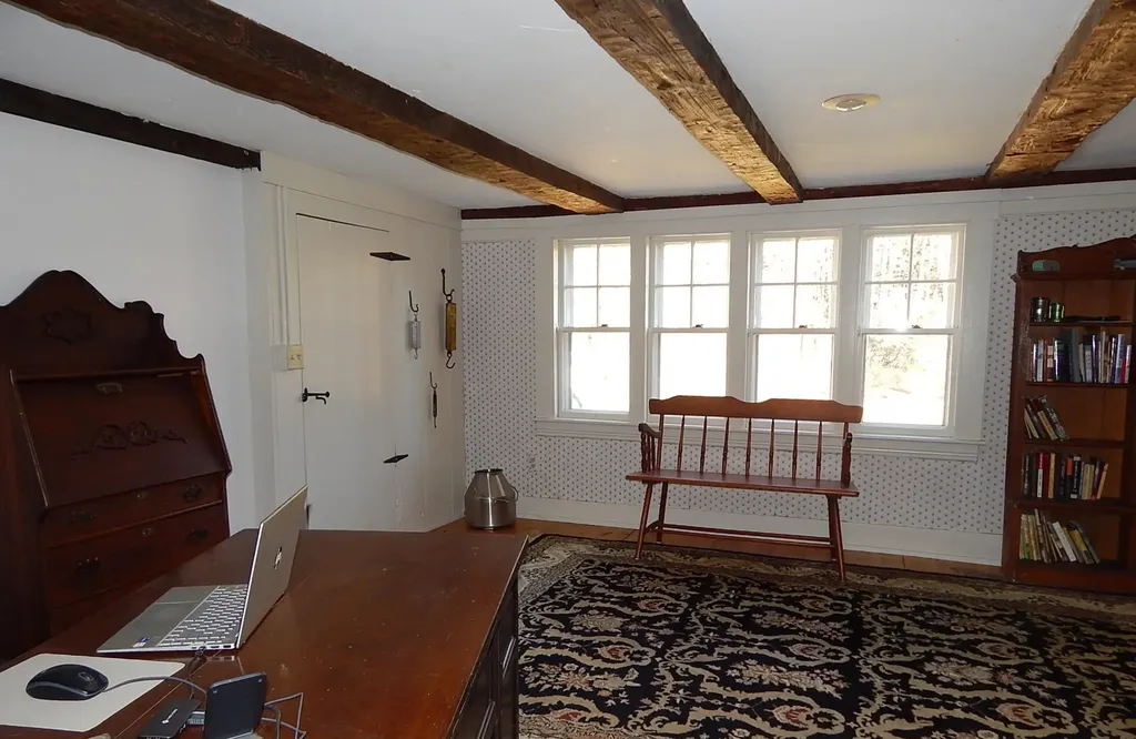 18 Middle Road Deerfield NH 03037