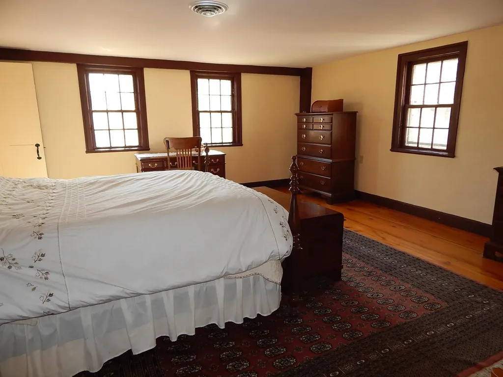 18 Middle Road Deerfield NH 03037