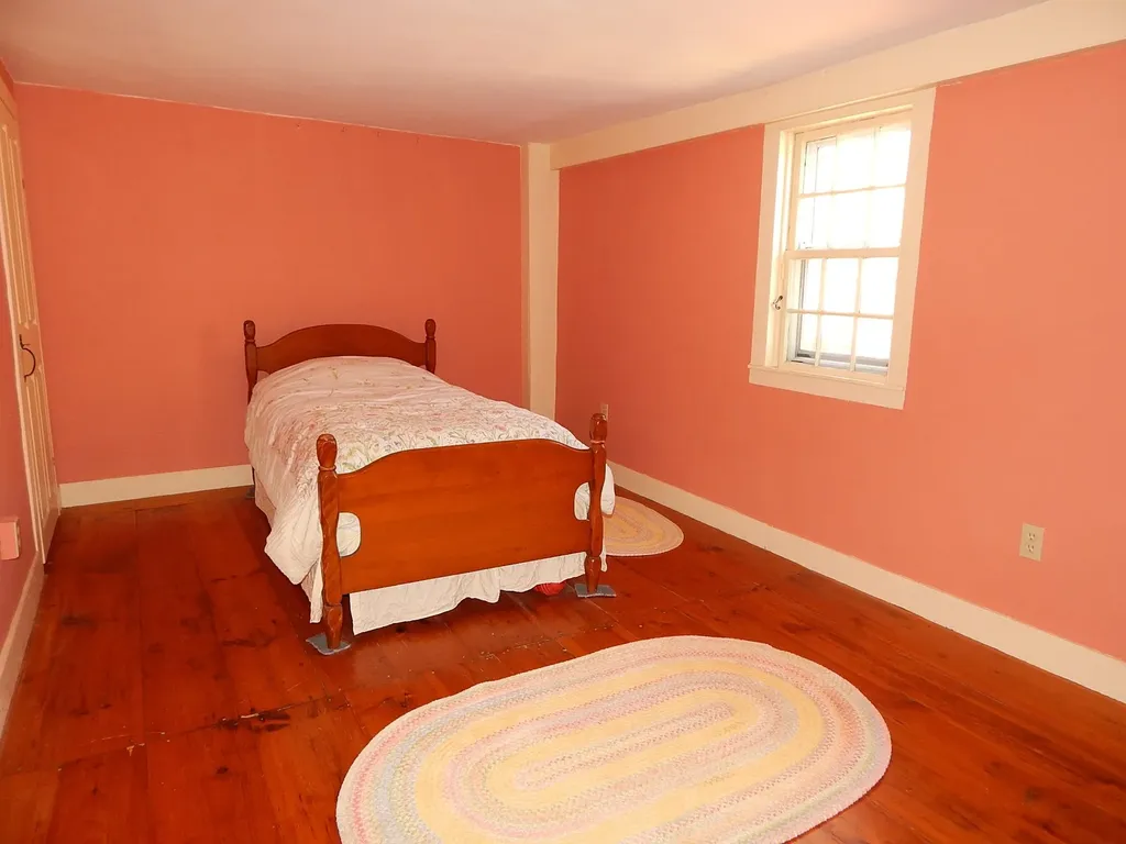 18 Middle Road Deerfield NH 03037