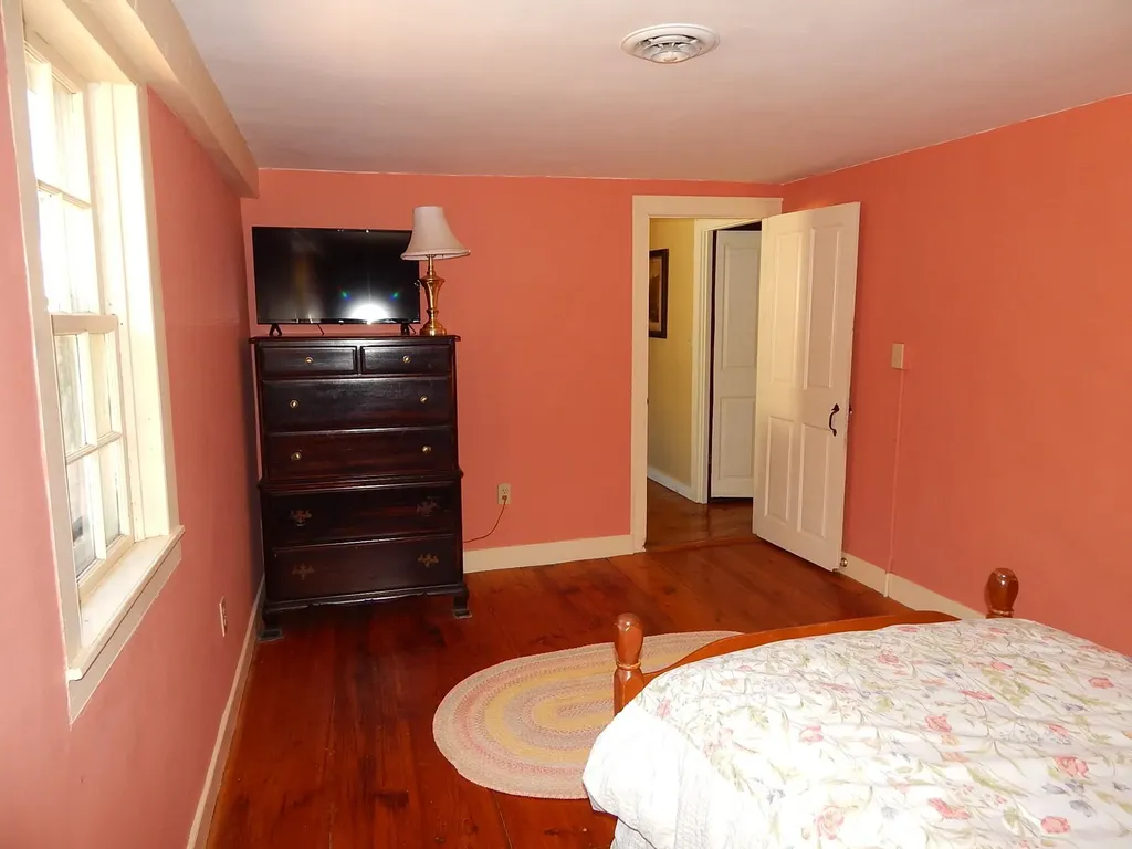 18 Middle Road Deerfield NH 03037