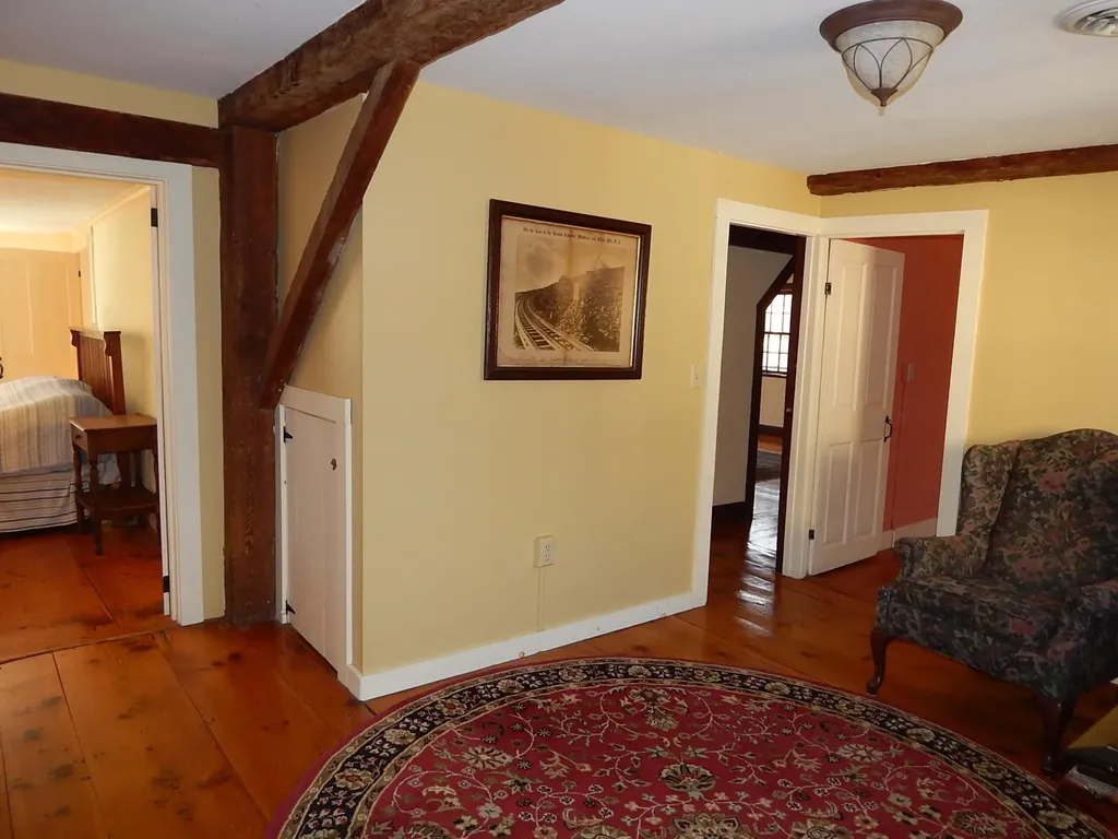 18 Middle Road Deerfield NH 03037