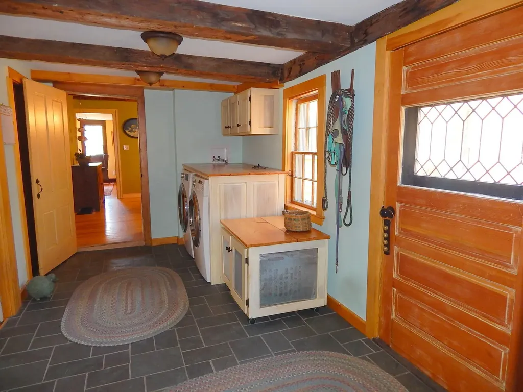 18 Middle Road Deerfield NH 03037