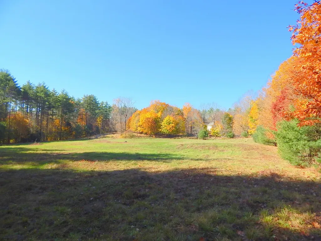 18 Middle Road Deerfield NH 03037