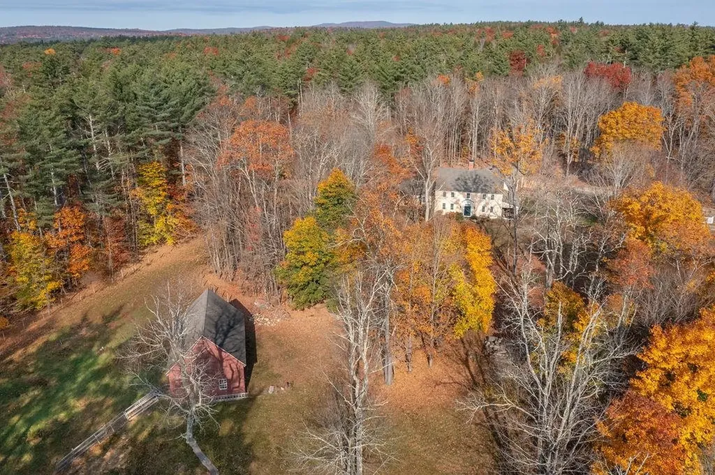 18 Middle Road Deerfield NH 03037