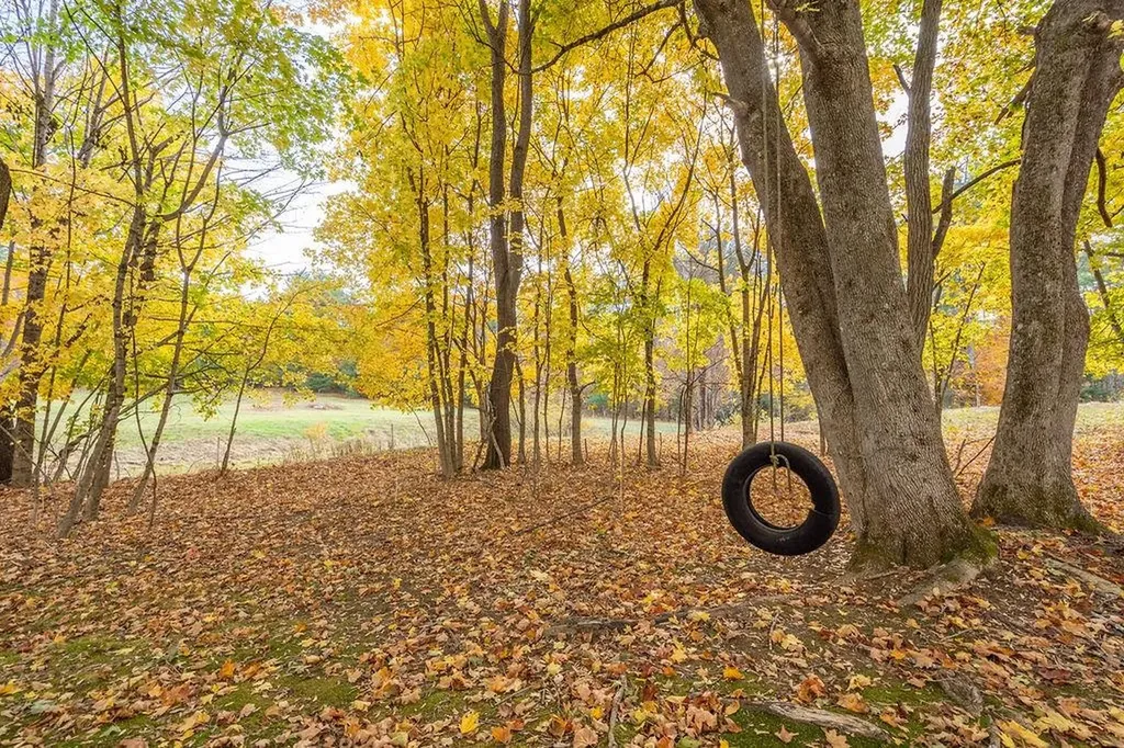 18 Middle Road Deerfield NH 03037