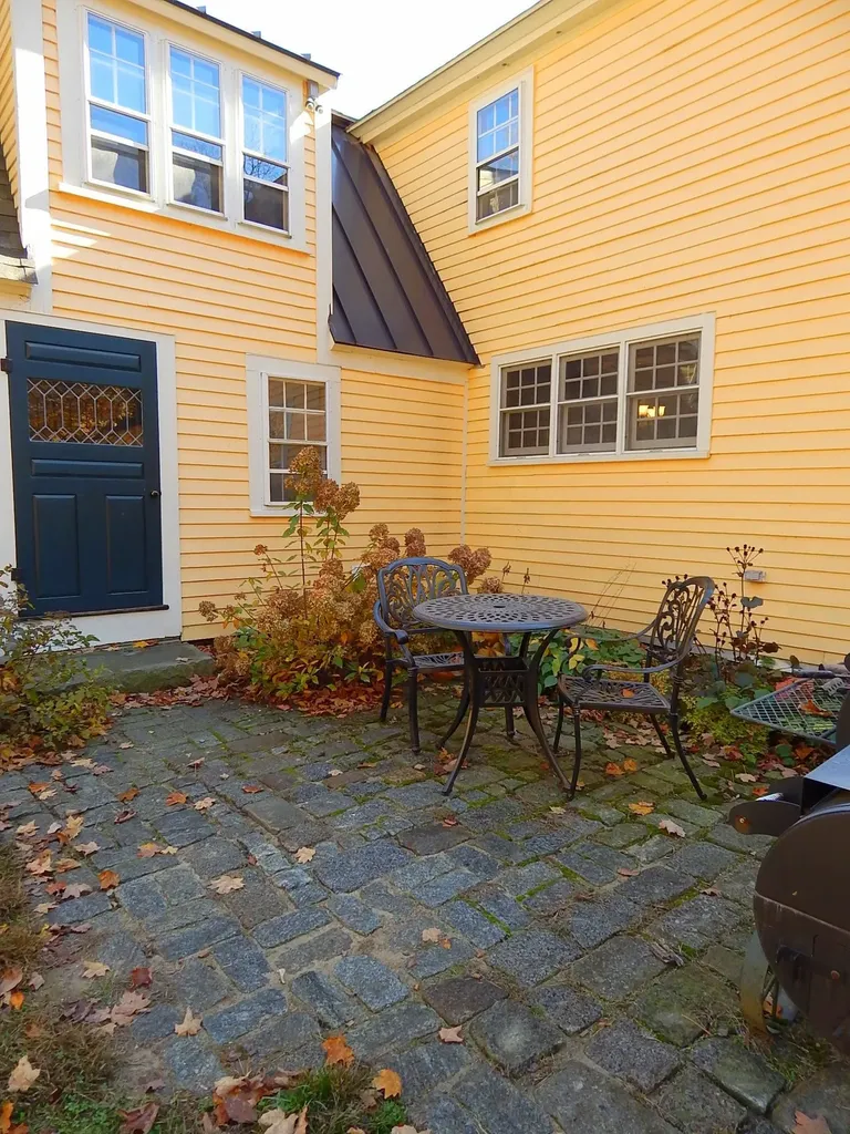 18 Middle Road Deerfield NH 03037