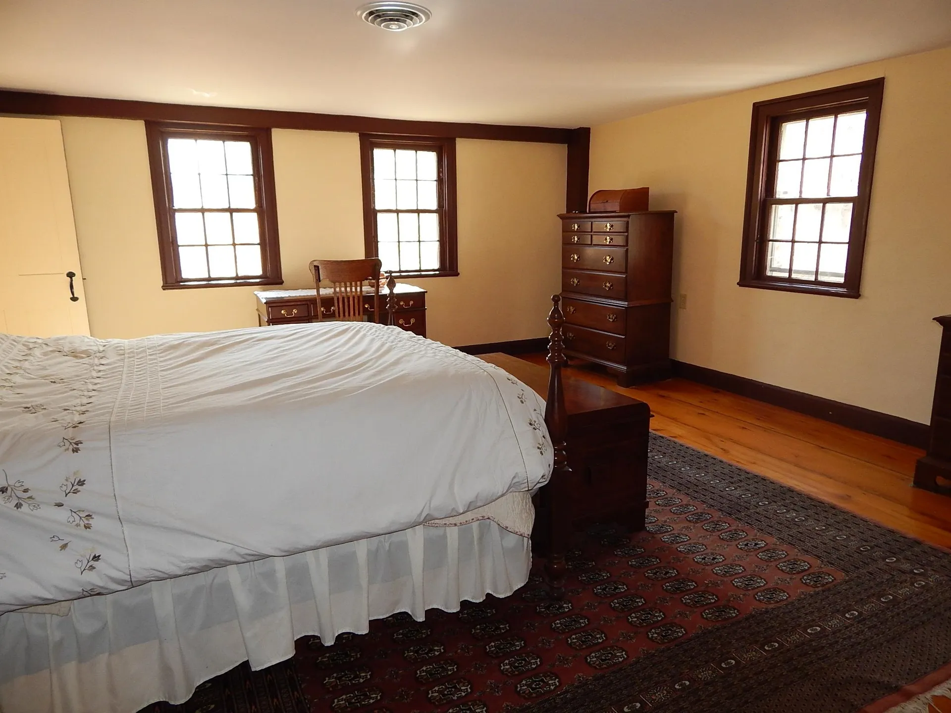 18 Middle Road Deerfield NH 03037