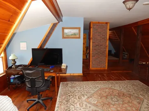 18 Middle Road Deerfield NH 03037