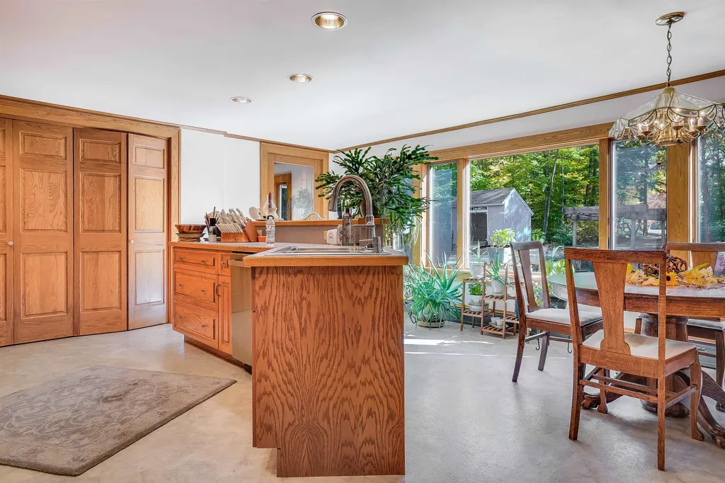 53 Lark Street Franklin NH 03235