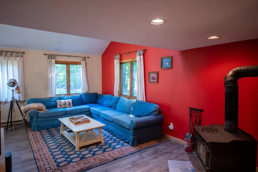 63 Reynolds Lane Jamaica VT 05343