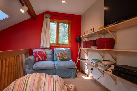 63 Reynolds Lane Jamaica VT 05343