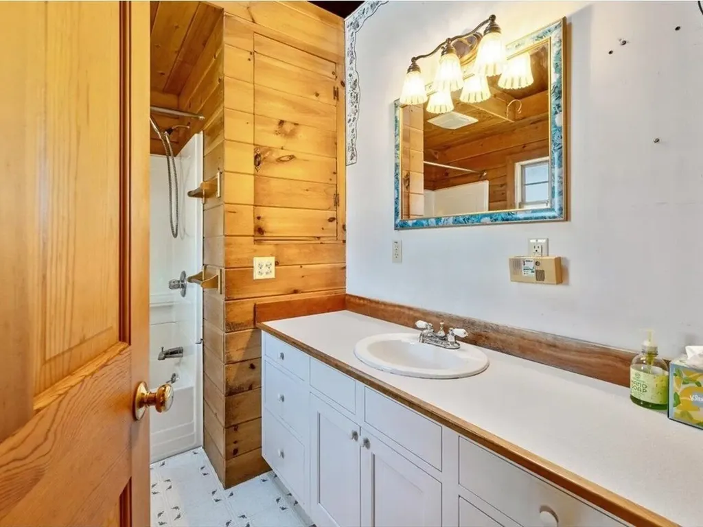 317 Sunset View Lane Isle La Motte VT 05483