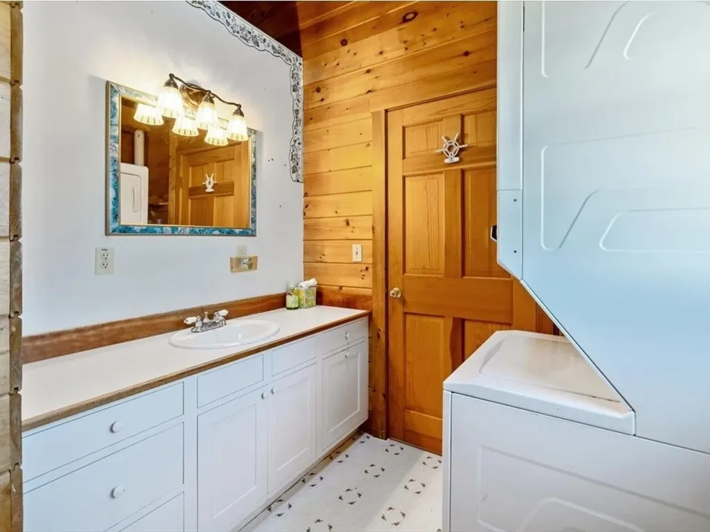 317 Sunset View Lane Isle La Motte VT 05483