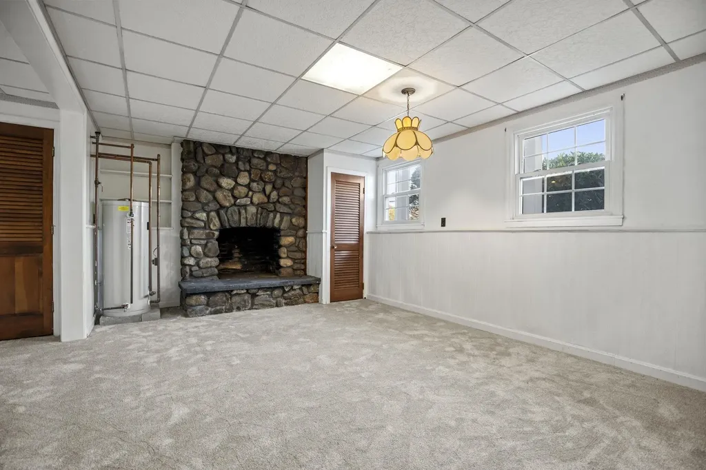 39 Weare Road Hampton Falls NH 03844