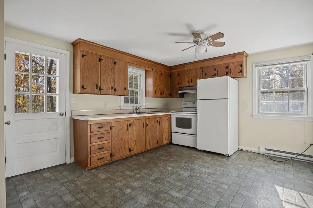 39 Weare Road Hampton Falls NH 03844