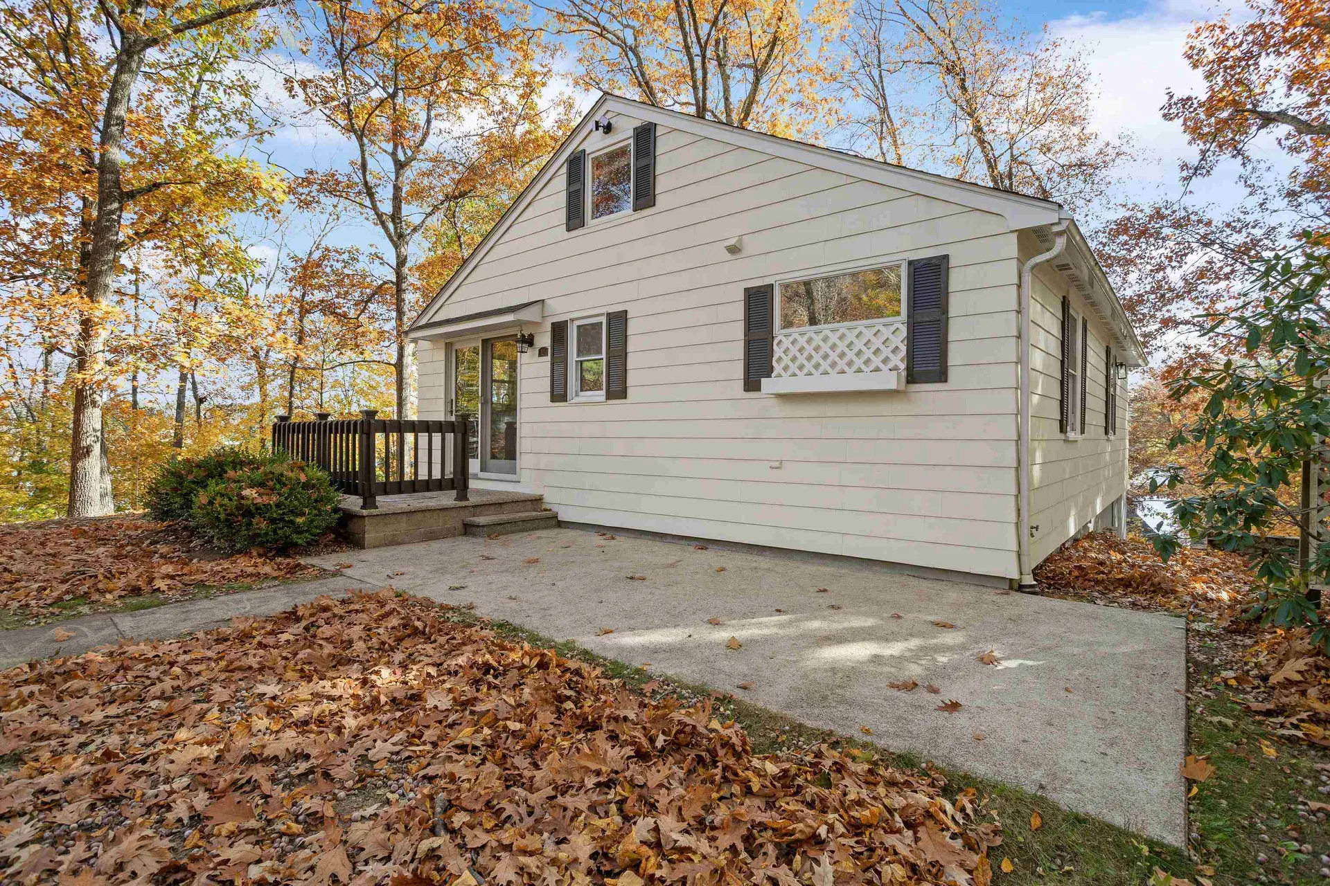 12 Gardner Road Windham NH 03087