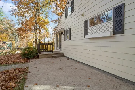 12 Gardner Road Windham NH 03087