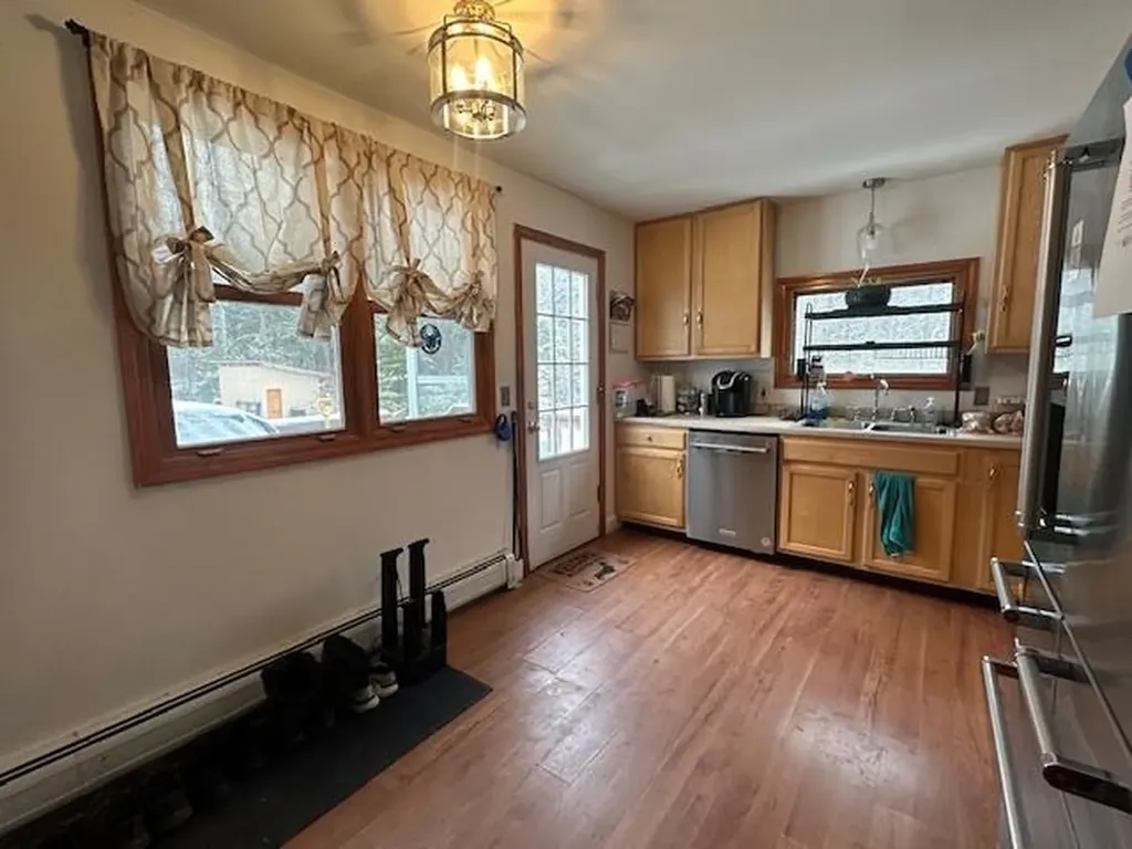 24 Crabapple Lane Hyde Park VT 05655