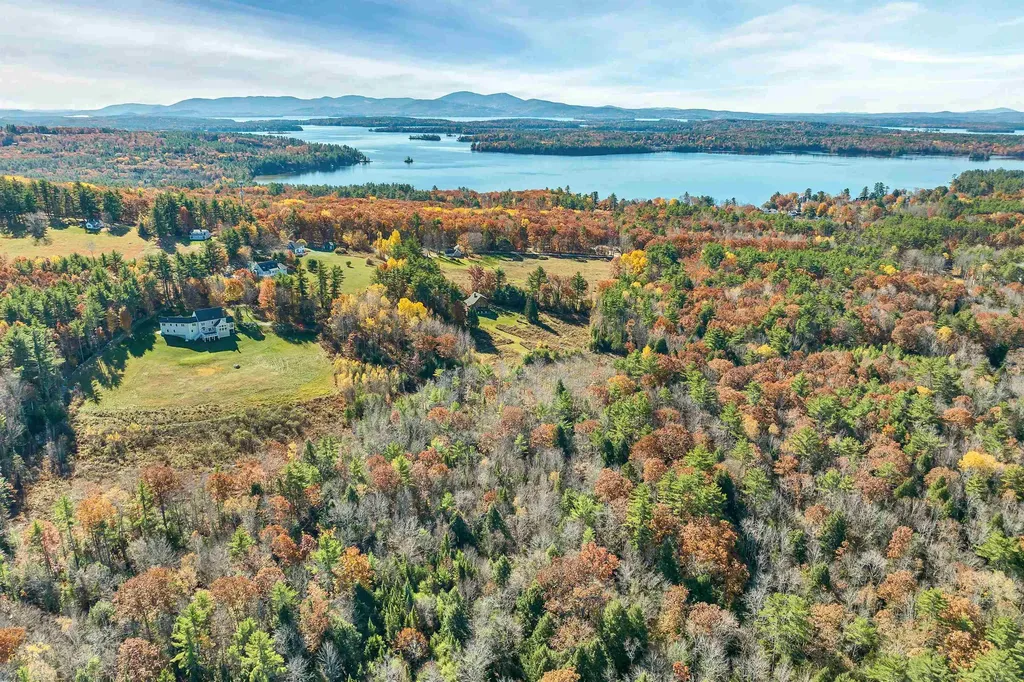 31 Hillcrest Drive Tuftonboro NH 03850