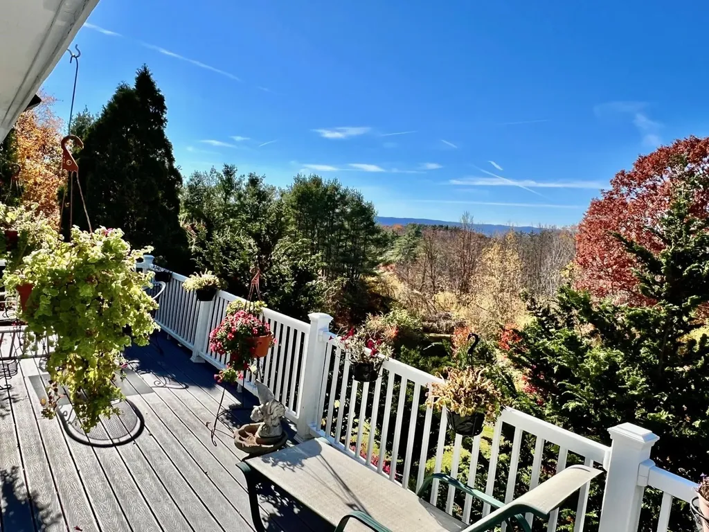 54 Split Oak Circle Chesterfield NH 03443