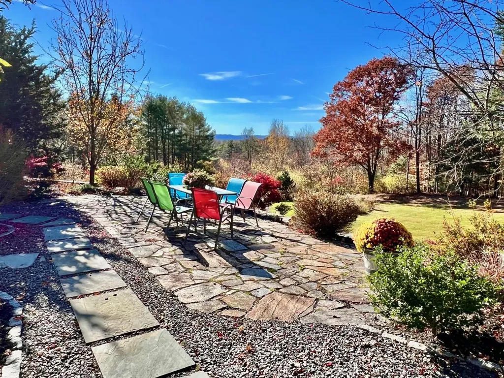 54 Split Oak Circle Chesterfield NH 03443