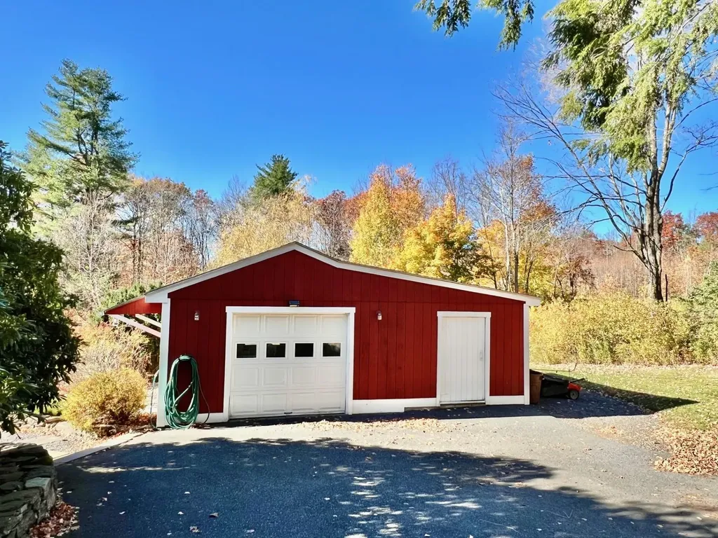54 Split Oak Circle Chesterfield NH 03443