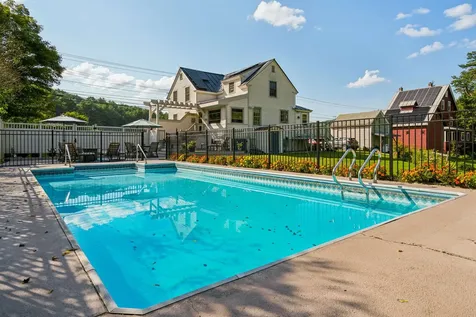 16 Pomfret Road Woodstock VT 05091