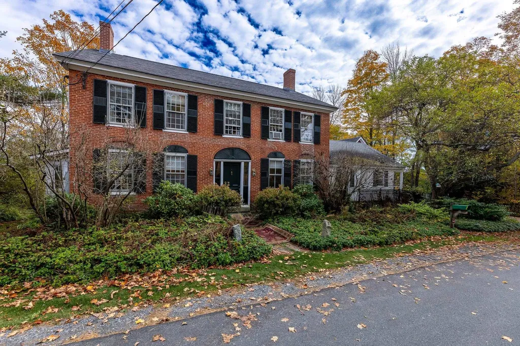 385 Academy Road Thetford VT 05074