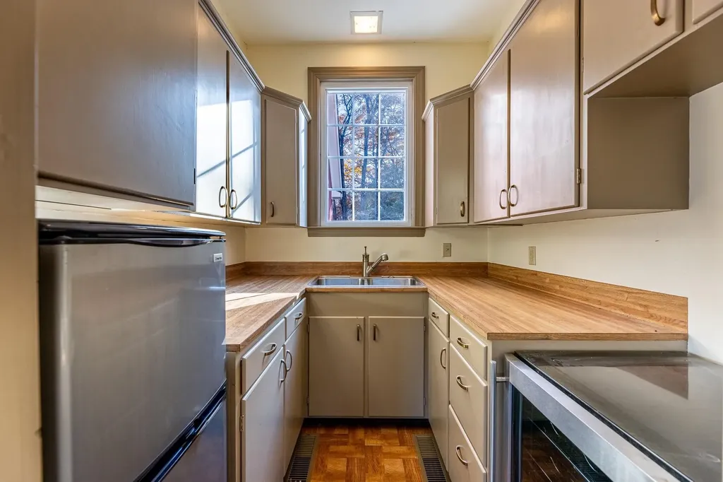 385 Academy Road Thetford VT 05074