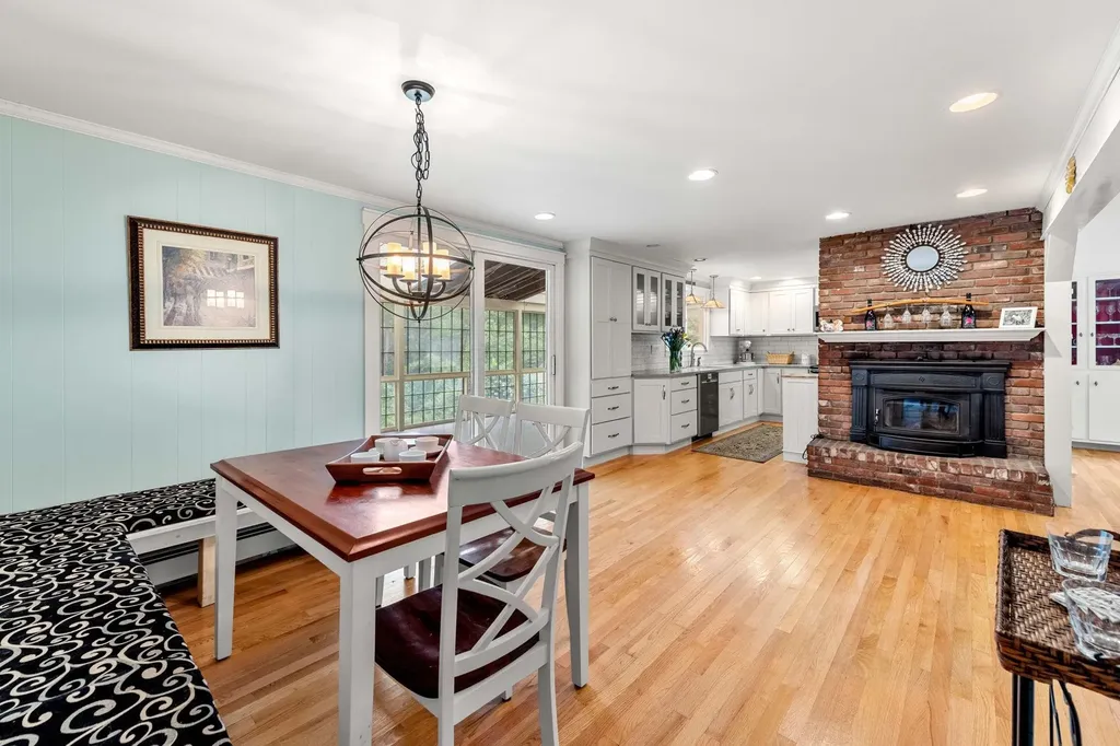 8 Deacon Road Bedford NH 03110