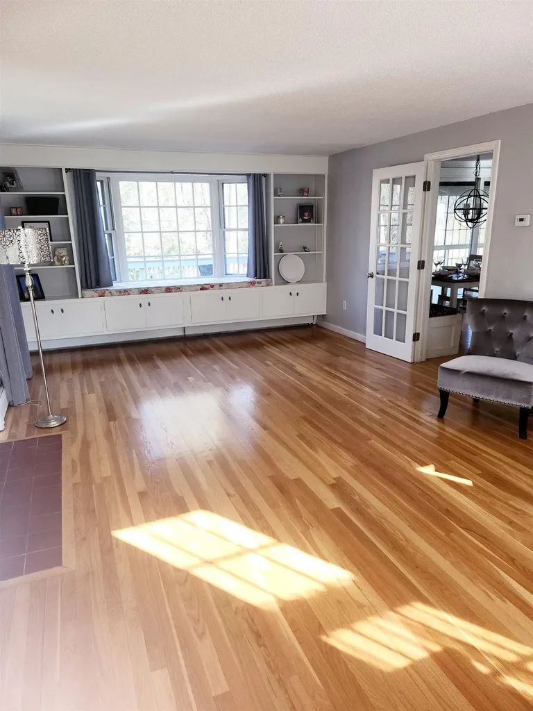 8 Deacon Road Bedford NH 03110