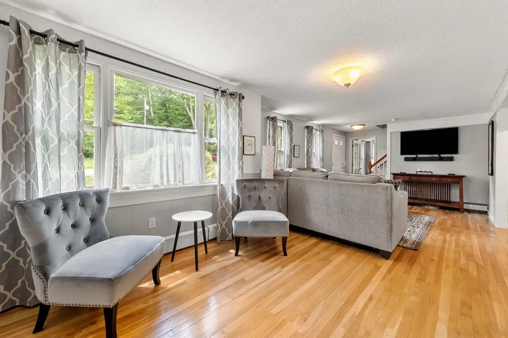 8 Deacon Road Bedford NH 03110