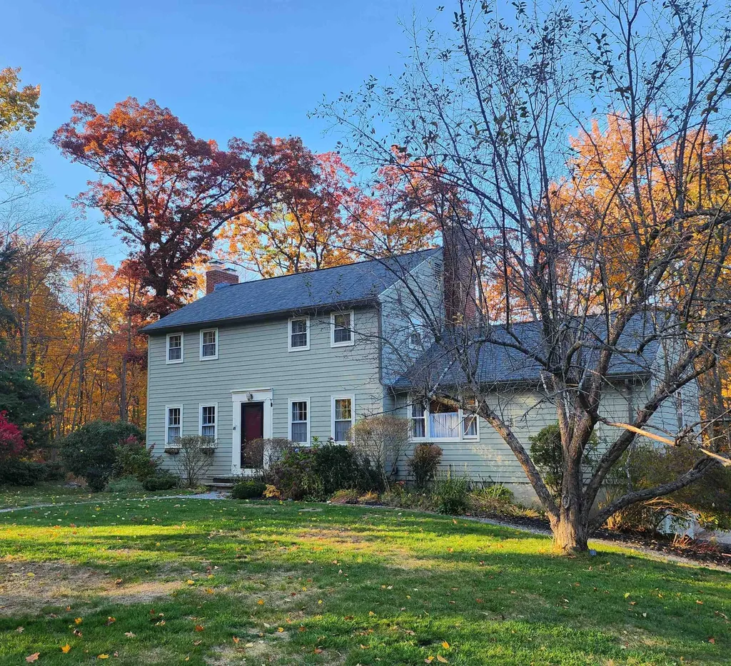 8 Deacon Road Bedford NH 03110