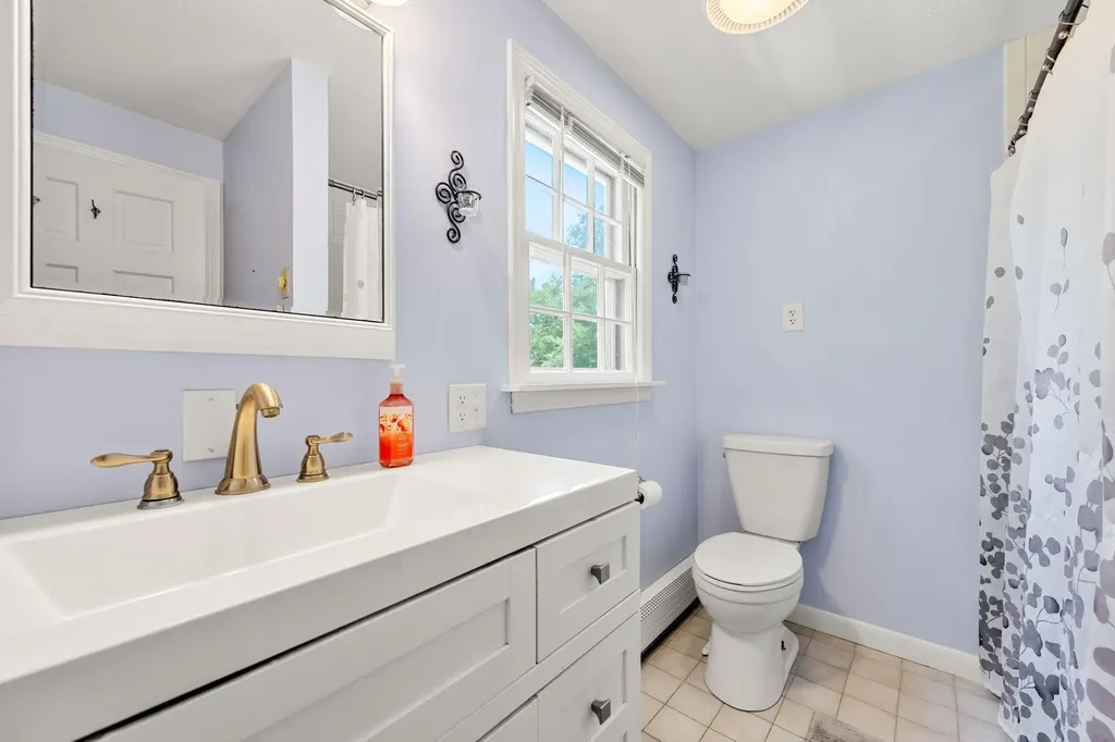 8 Deacon Road Bedford NH 03110